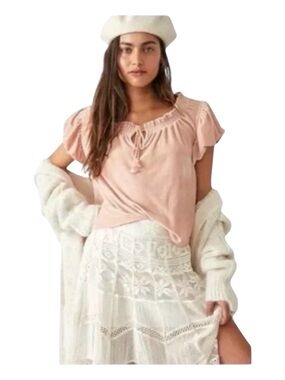 FREE PEOPLE Terese Velveteen Pink Ruffled
Keyhole Tie Puffed Sleeve Top, Size M.